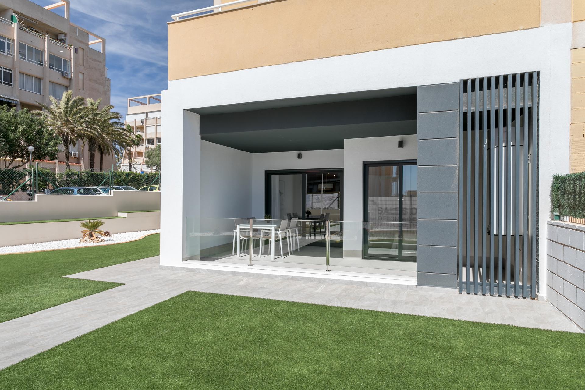 Building entrance and lift lobby, new-build development, Torreblanca