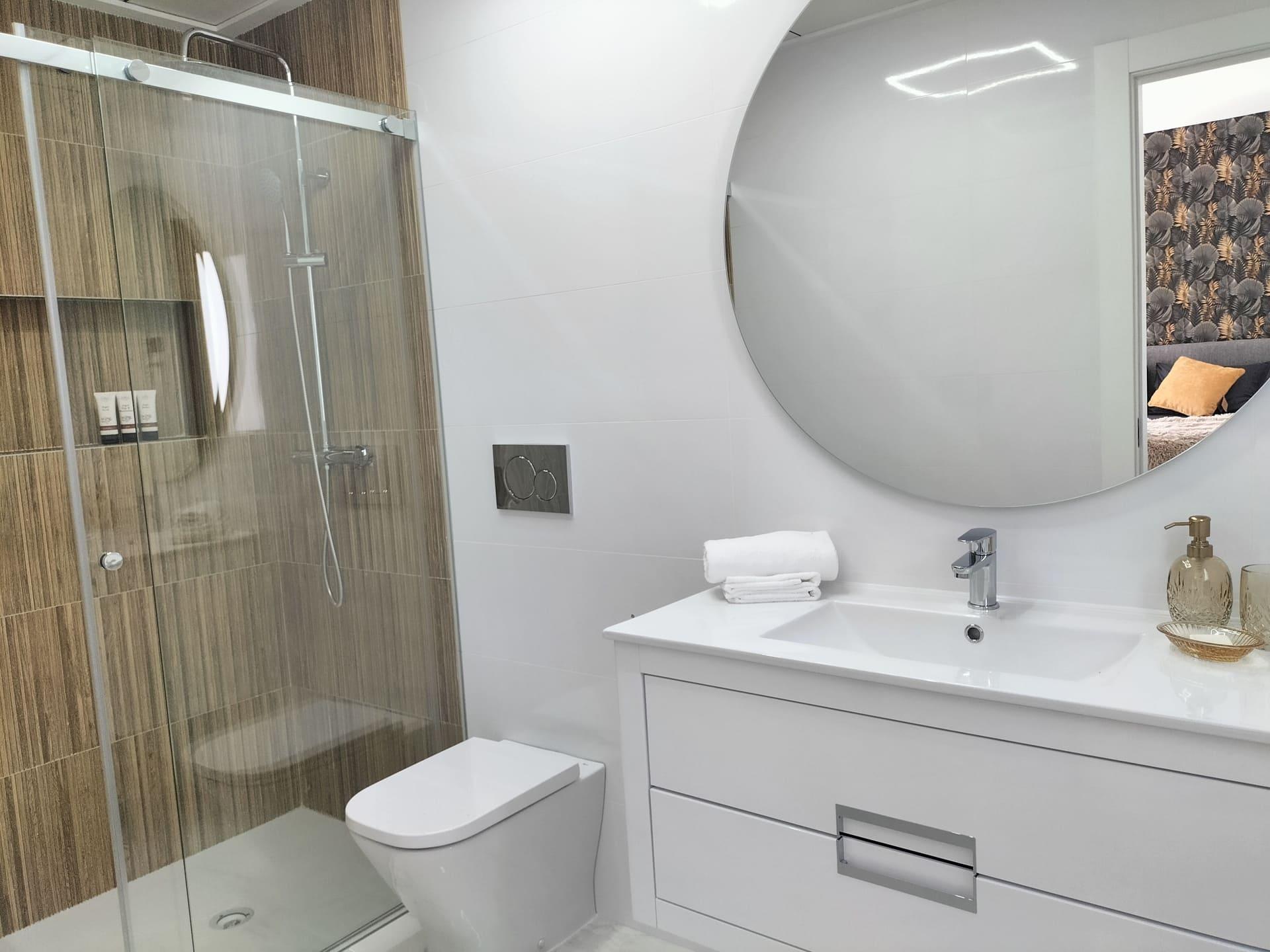 Roof terrace parapet wall and solarium, 3-bedroom villa, Pinar de Campoverde