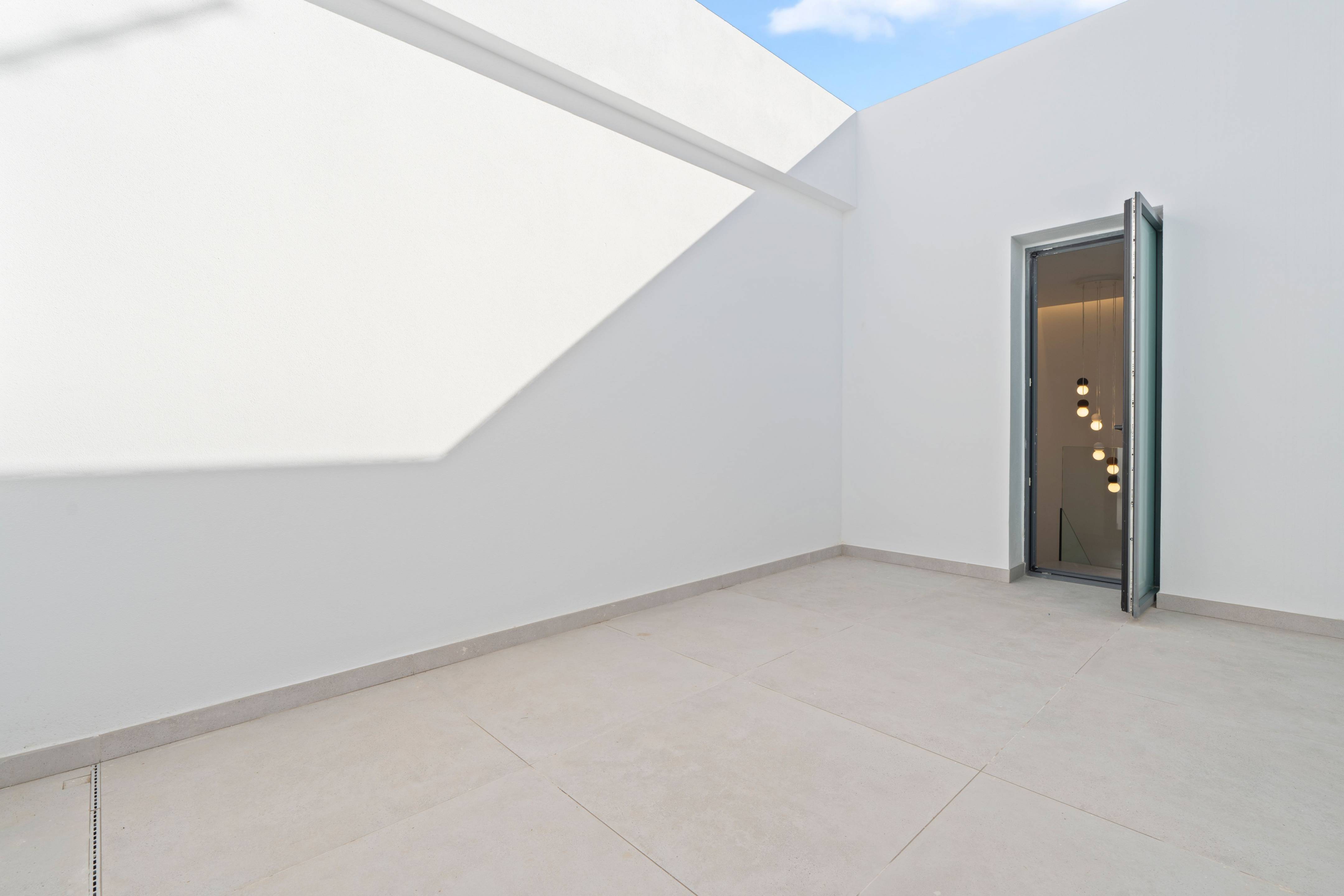 Solarium level of new-build villa in Rincón de Loix with views over Benidorm