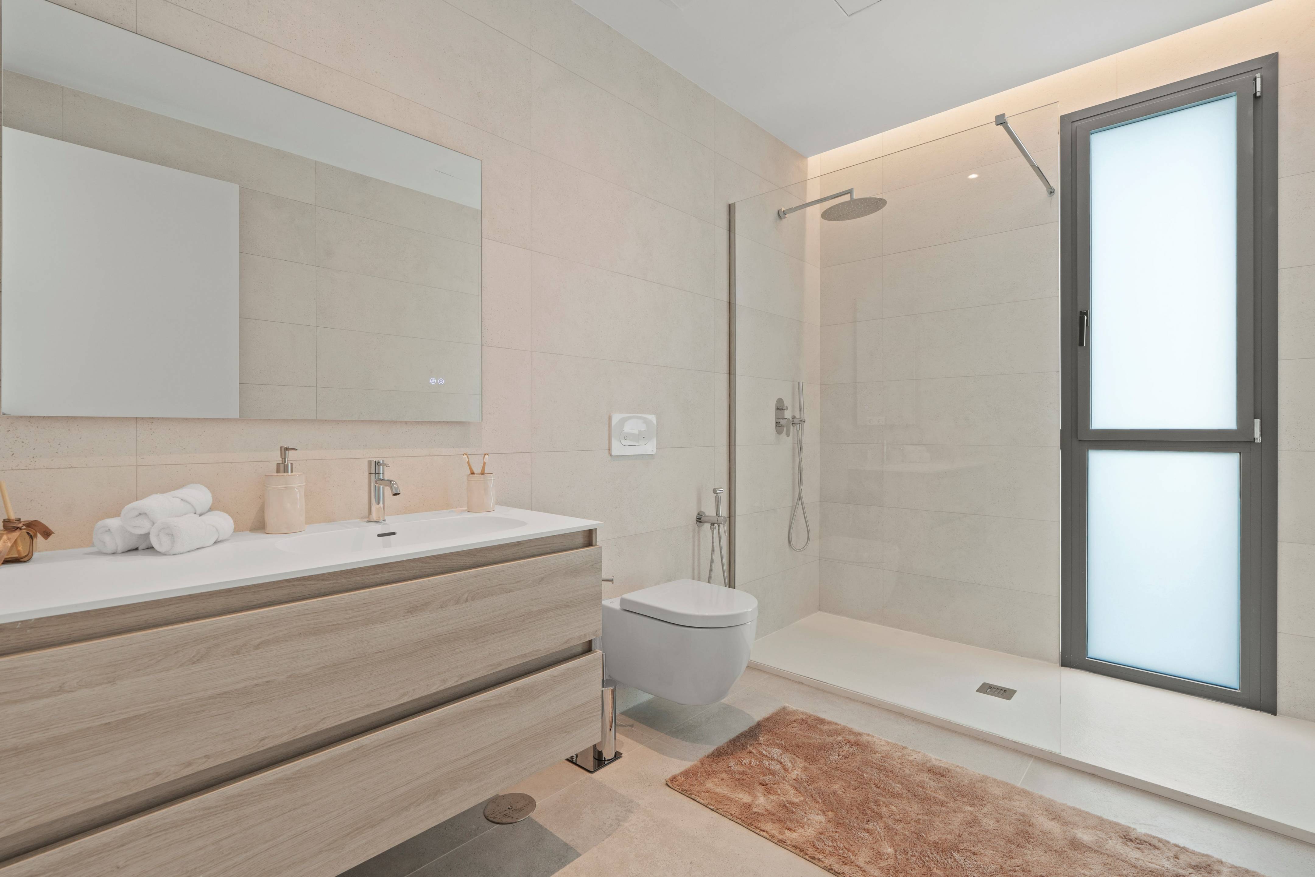 Bathroom with freestanding bath in 4-bedroom villa, Rincón de Loix
