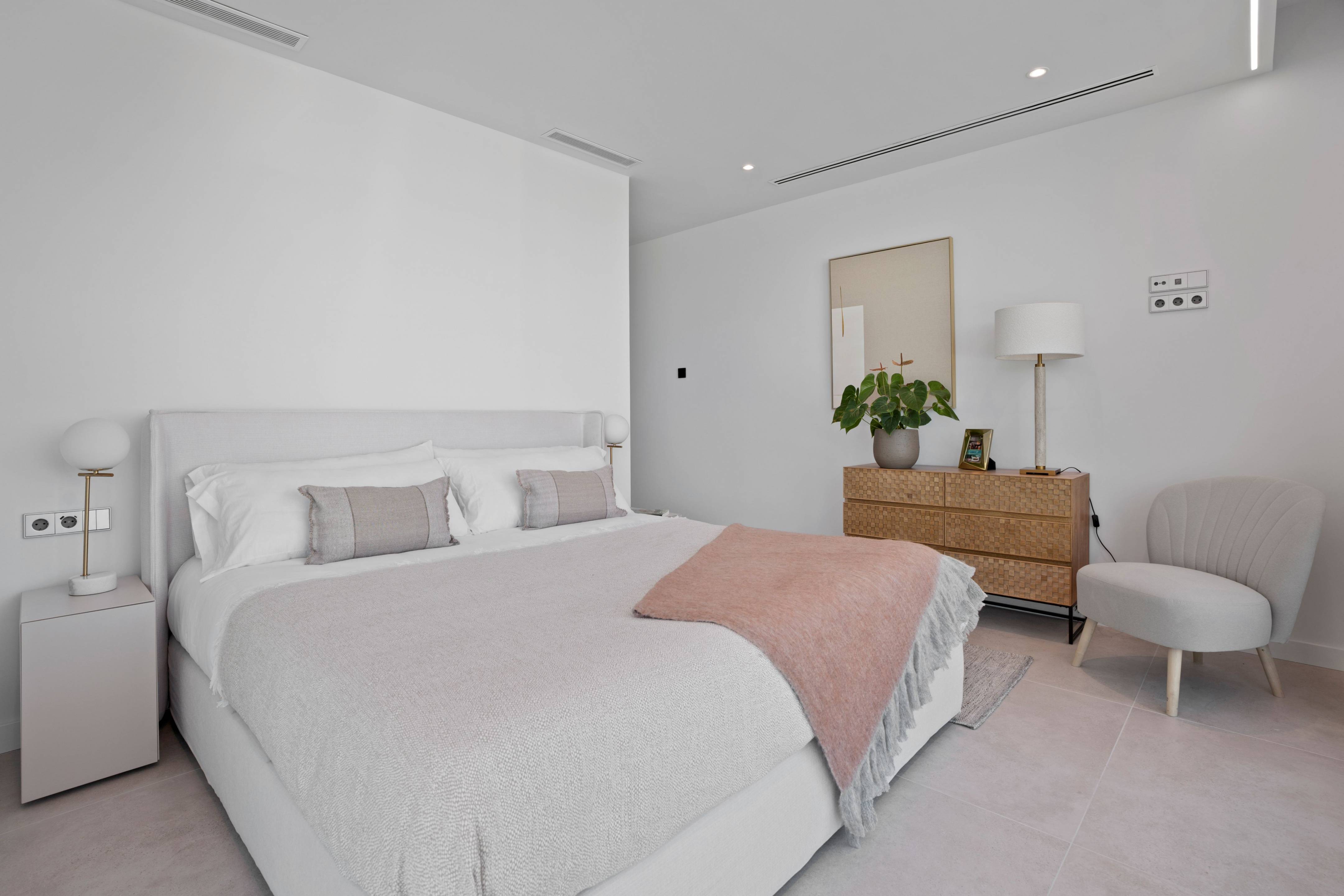 Open kitchen layout with integrated appliances, new-build villa, Rincón de Loix