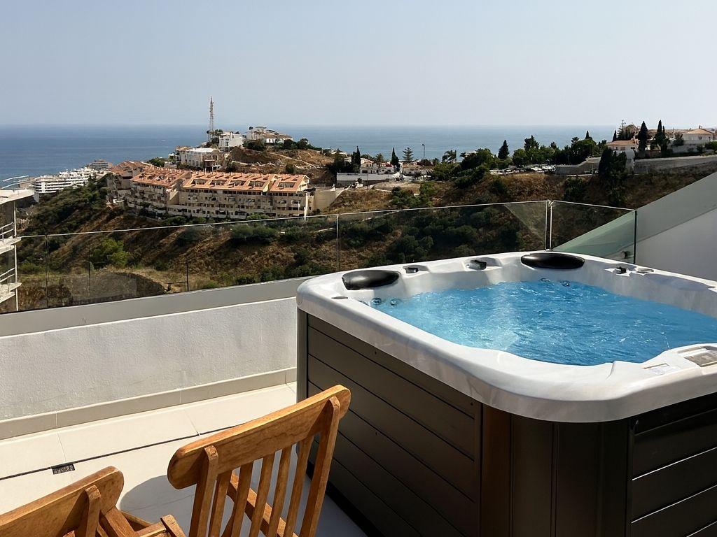 Terrace of new-build penthouse on third floor, El Higuerón