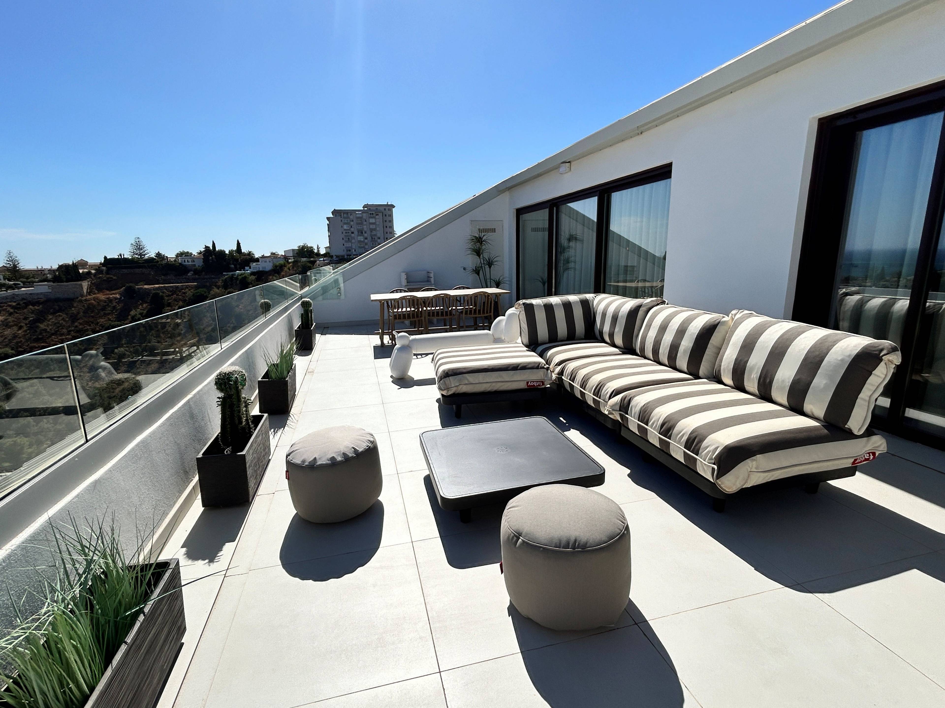 Kitchen and dining area in 3-bedroom penthouse, El Higuerón, Fuengirola