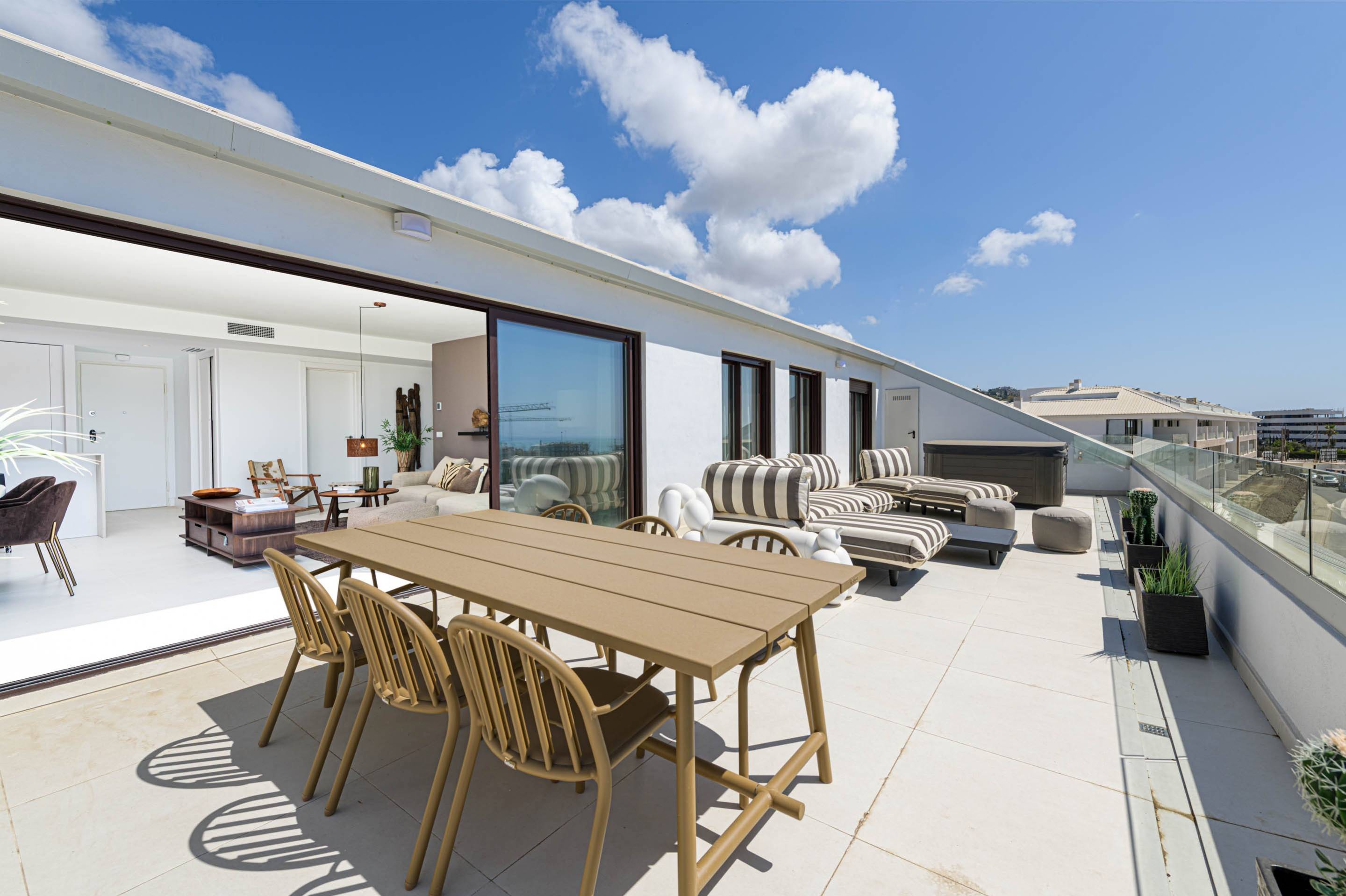 Kitchen in new-build penthouse, El Higuerón, Fuengirola