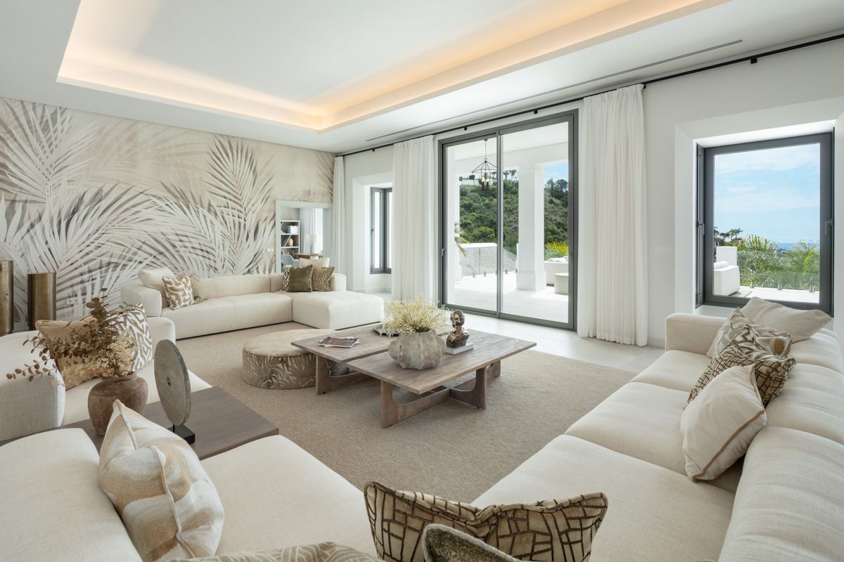 Open-plan living area in 5-bedroom villa, La Zagaleta-El Madroñal