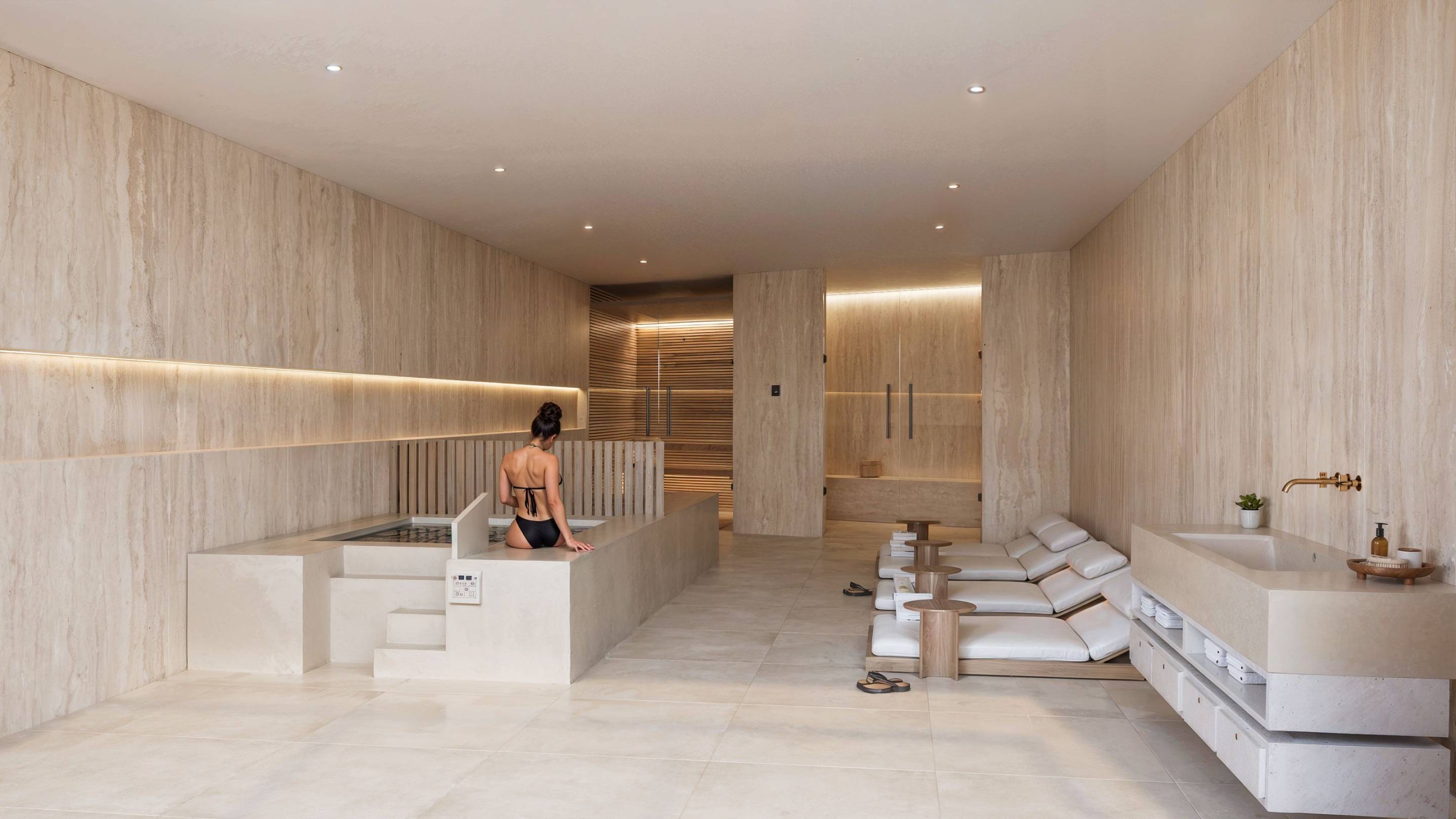Communal jacuzzi at new-build complex, La Nucia Pueblo, La Nucía
