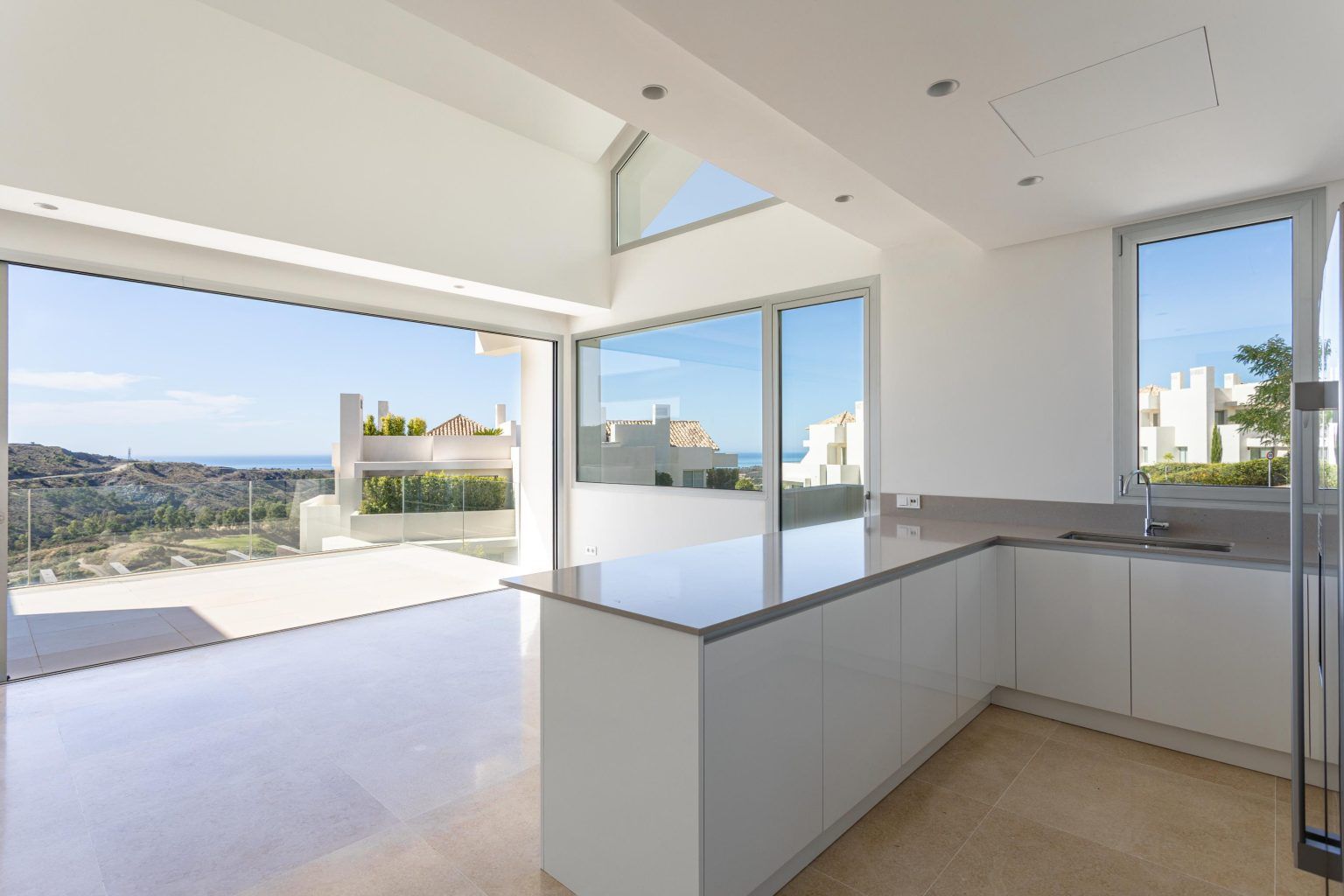 Second bedroom in 2-bedroom new-build apartment, Montemayor-Marbella Club, Benahavis