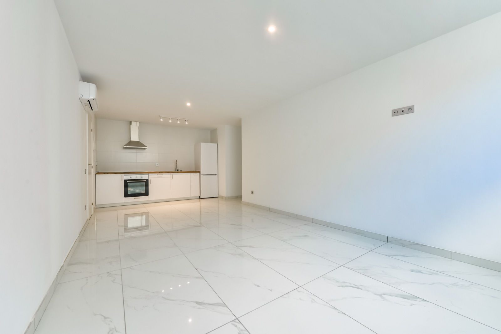 Sixth bedroom with window, new-build villa, Golf Bahía, Finestrat