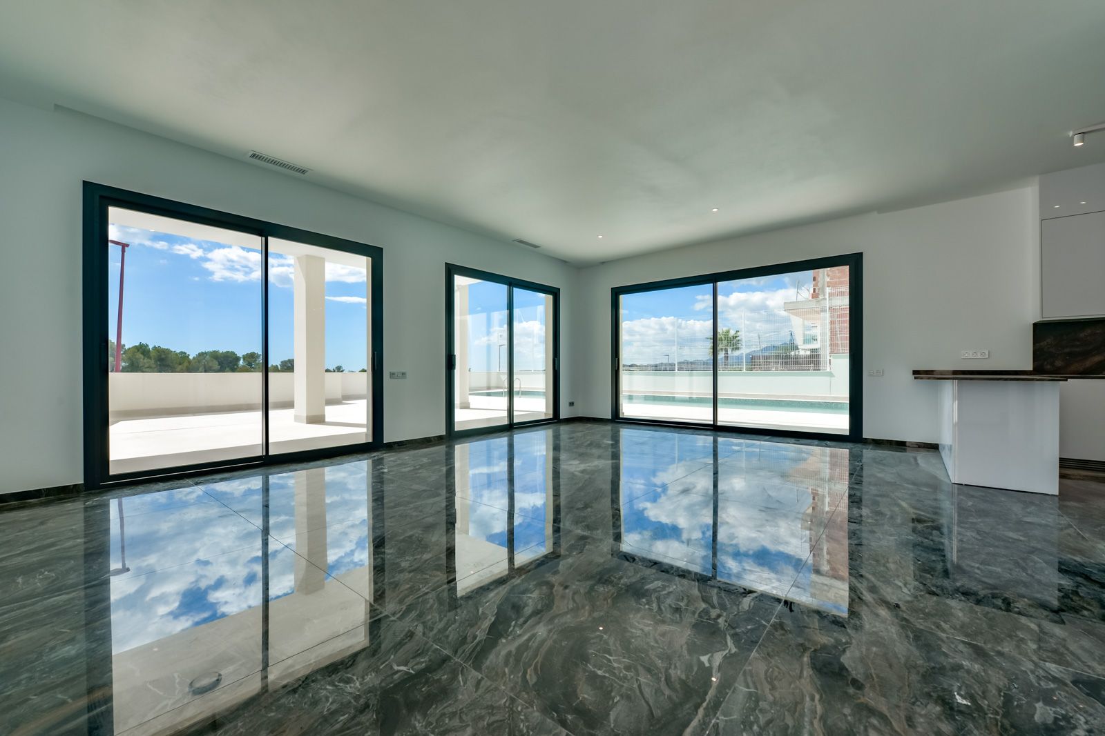 Internal staircase with glass balustrade, Golf Bahía villa