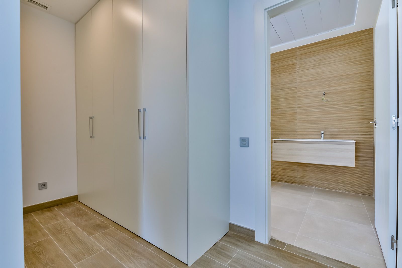 Master bedroom in 7-bedroom new-build villa, Golf Bahía, Finestrat