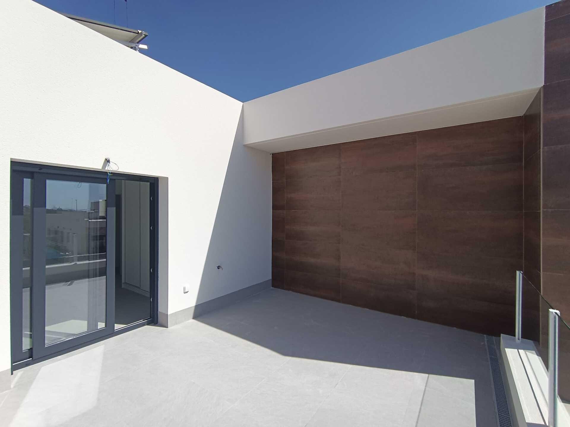 Side elevation of new-build villa, Daya Nueva, Alicante