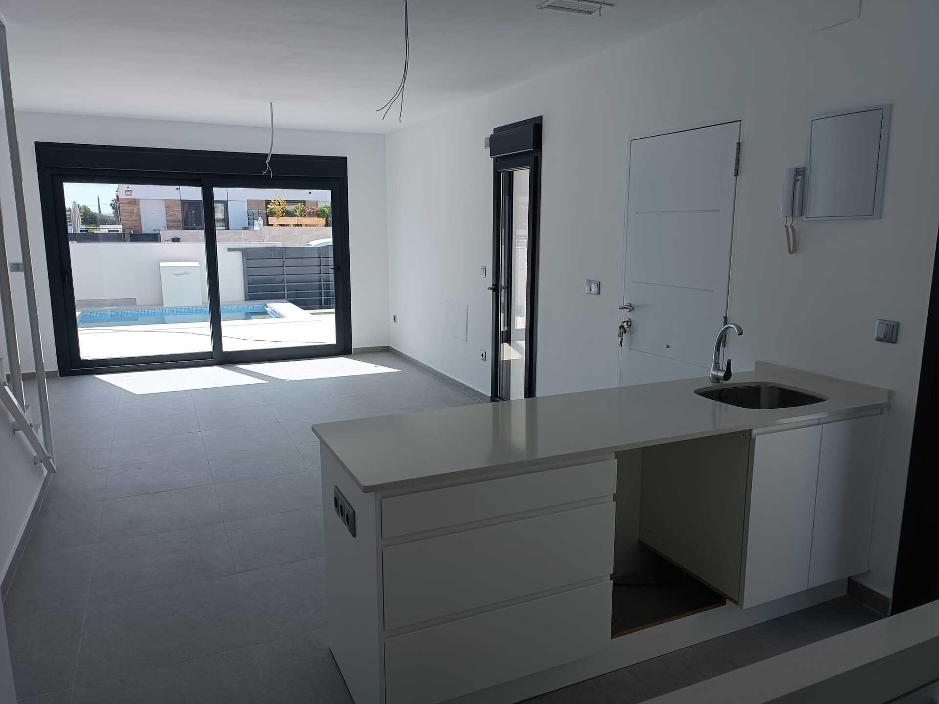 Garden area and plot of villa in Daya Nueva, Alicante