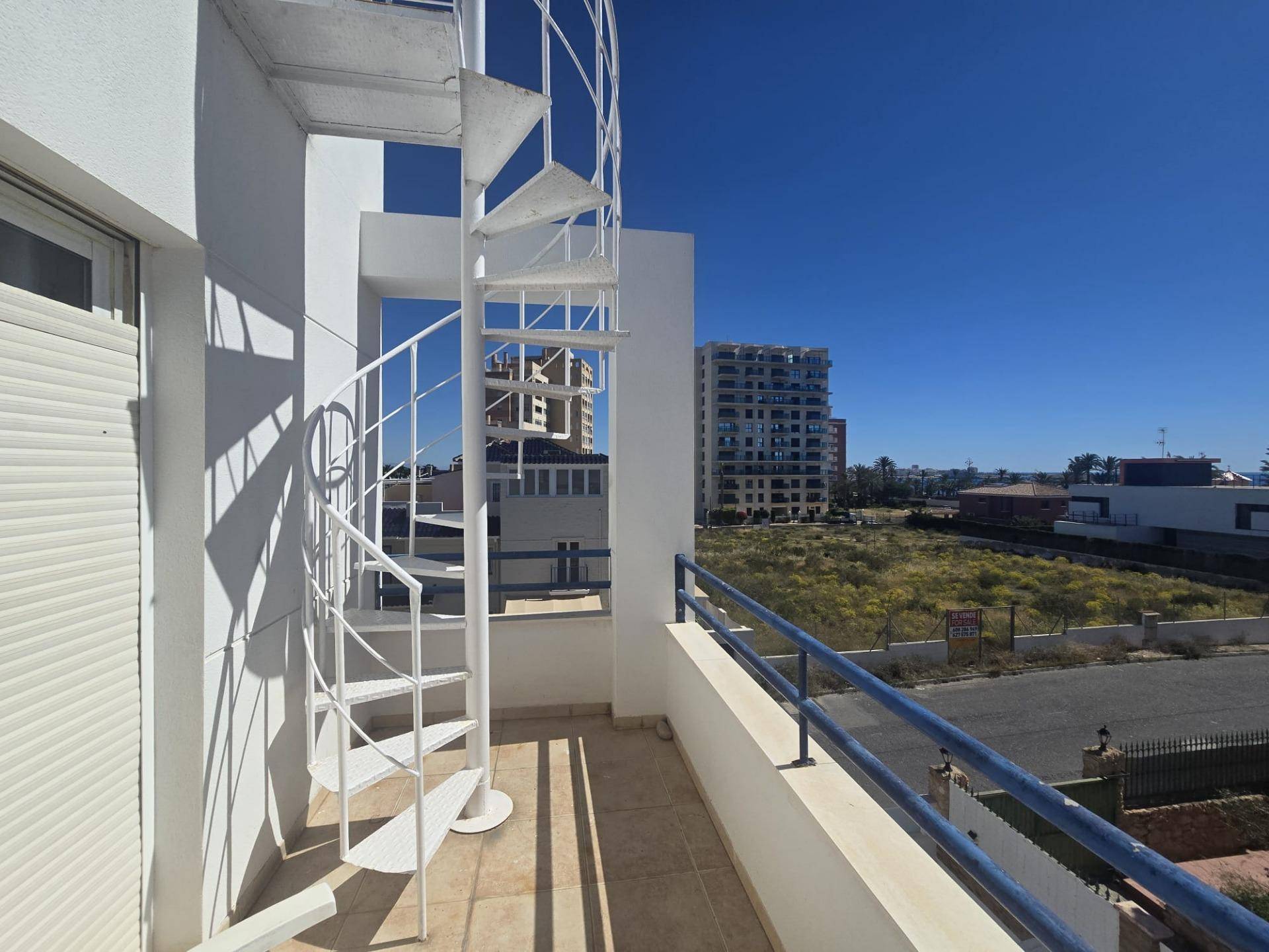 Overall solarium space showing full extent, penthouse in La Veleta, Torrevieja