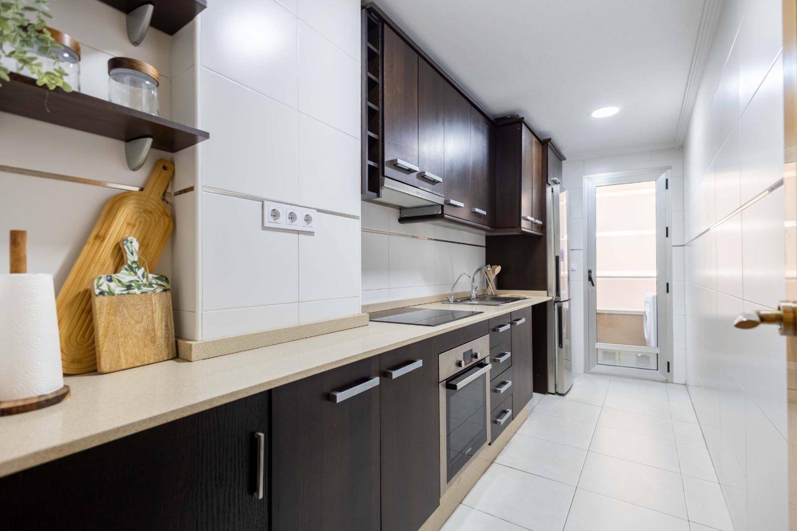 Bathroom 1 with shower in 3-bedroom apartment, Estacion de Autobuses