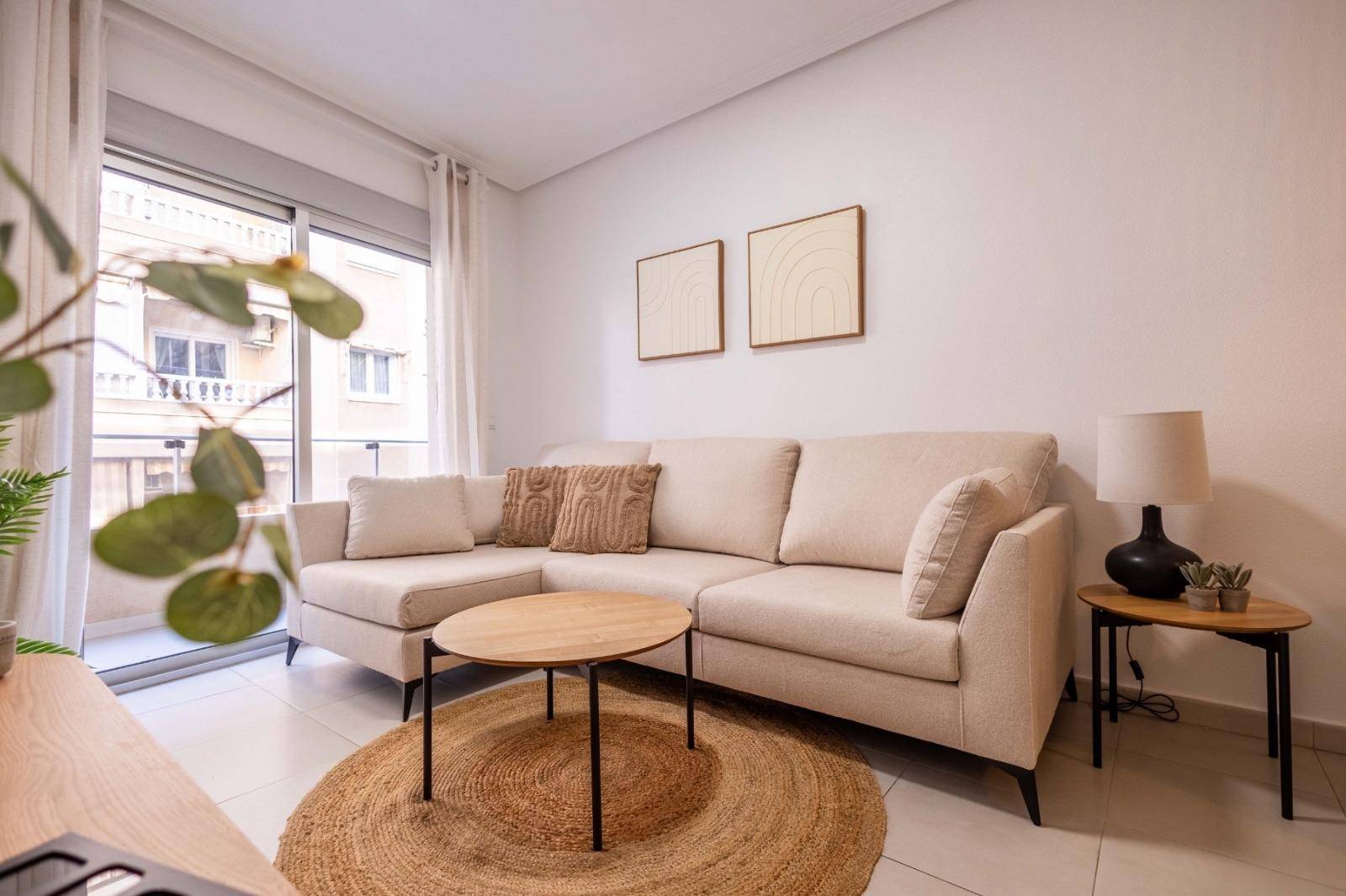 Dining area with table and chairs in 3-bedroom apartment, Estacion de Autobuses