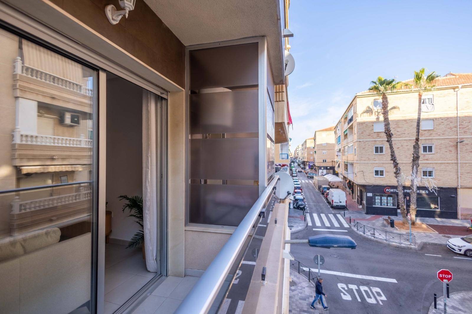Bedroom 2 with bed and furnishings, Estacion de Autobuses, Torrevieja