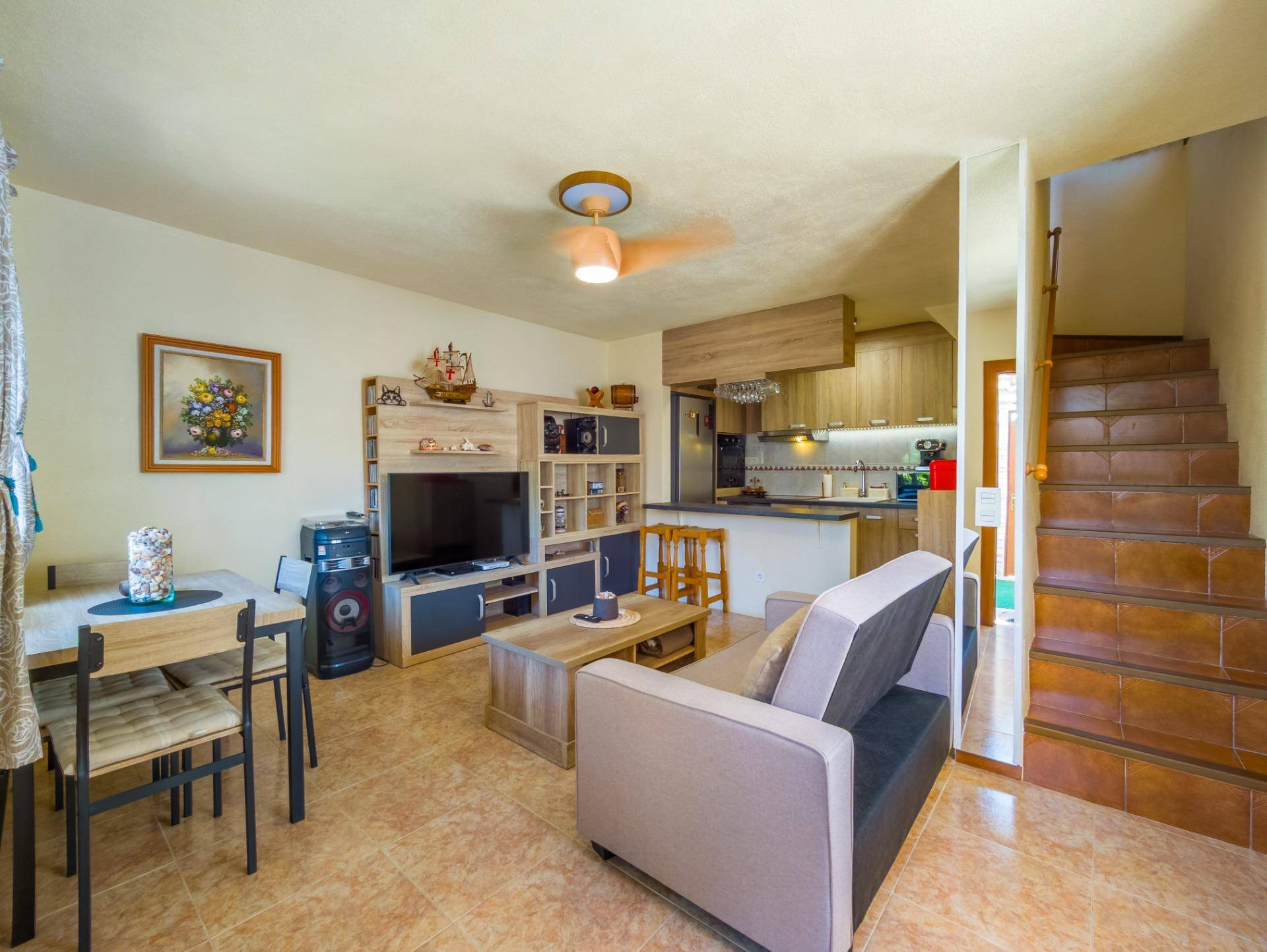 Kitchen with appliances in 3-bedroom villa, Playa del Cura, Torrevieja