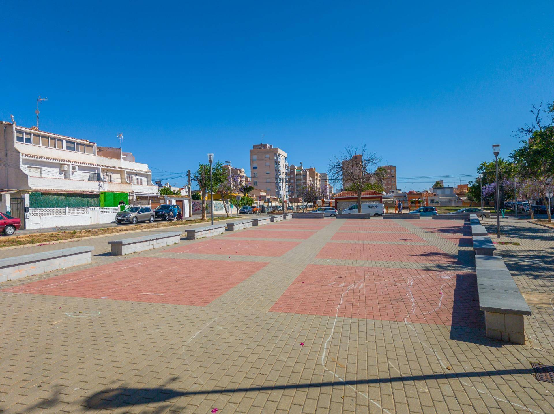 Roof terrace solarium with sky views, villa in Playa del Cura, Torrevieja