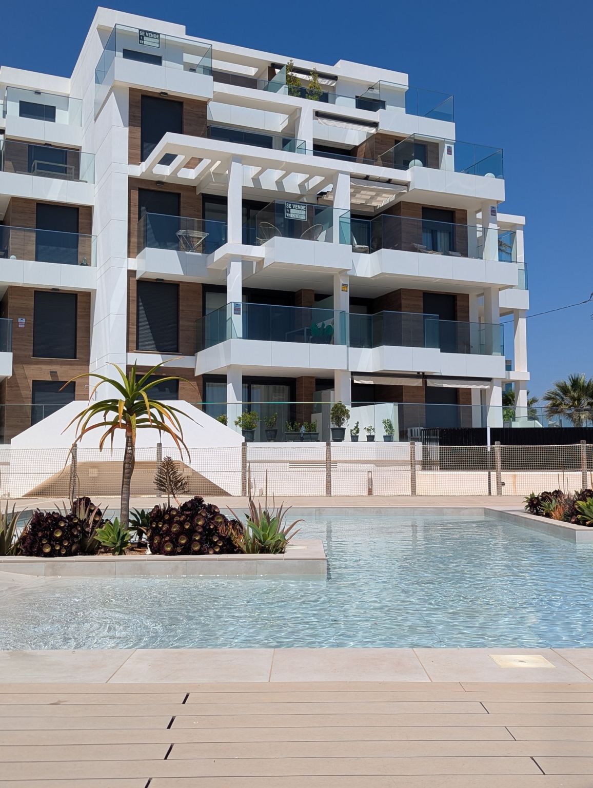 Open-plan kitchen and dining space in 2-bedroom penthouse, L'Almadrava-L'Estanyò, Denia