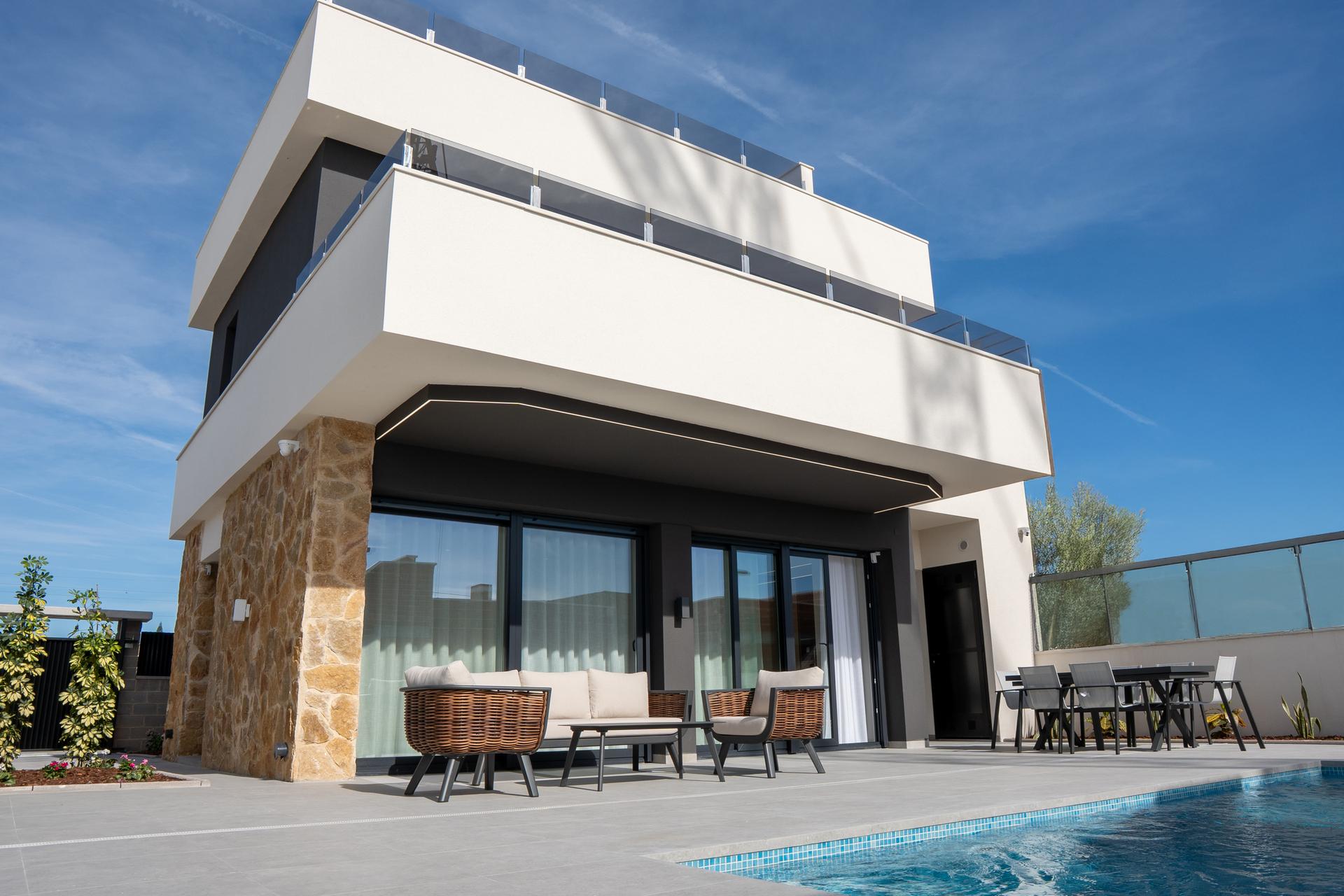 Final exterior view of new-build villa in Lo Marabú, Rojales