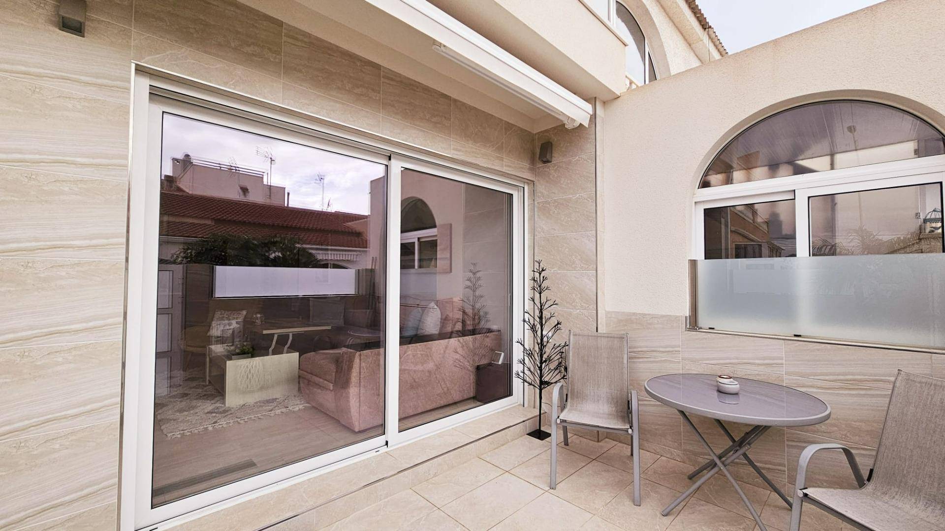 Hallway of the duplex in La Siesta, Torrevieja (view 22)