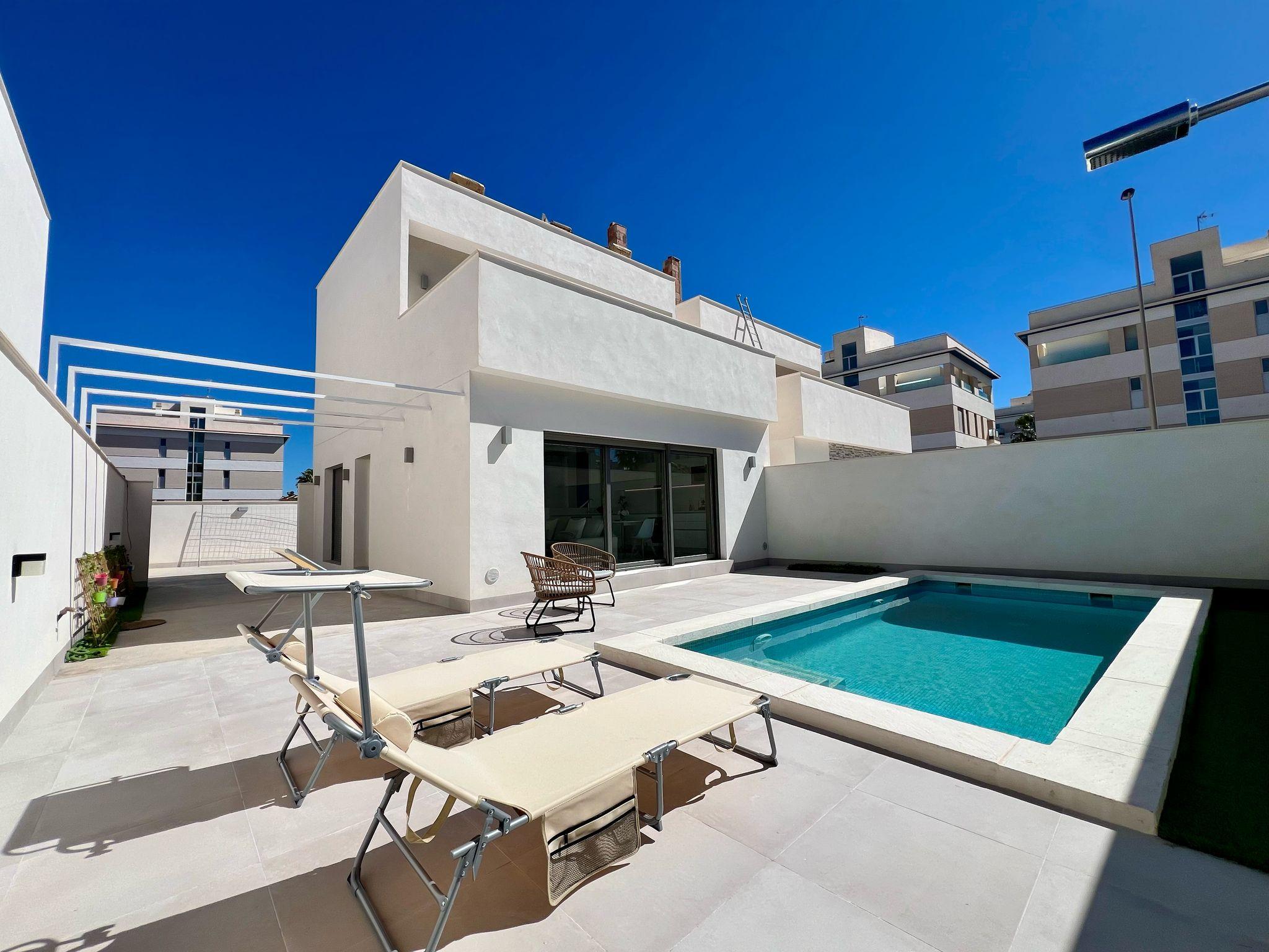 Floor plan of 3-bedroom villa in Villamartín-Las Filipinas, Orihuela Costa